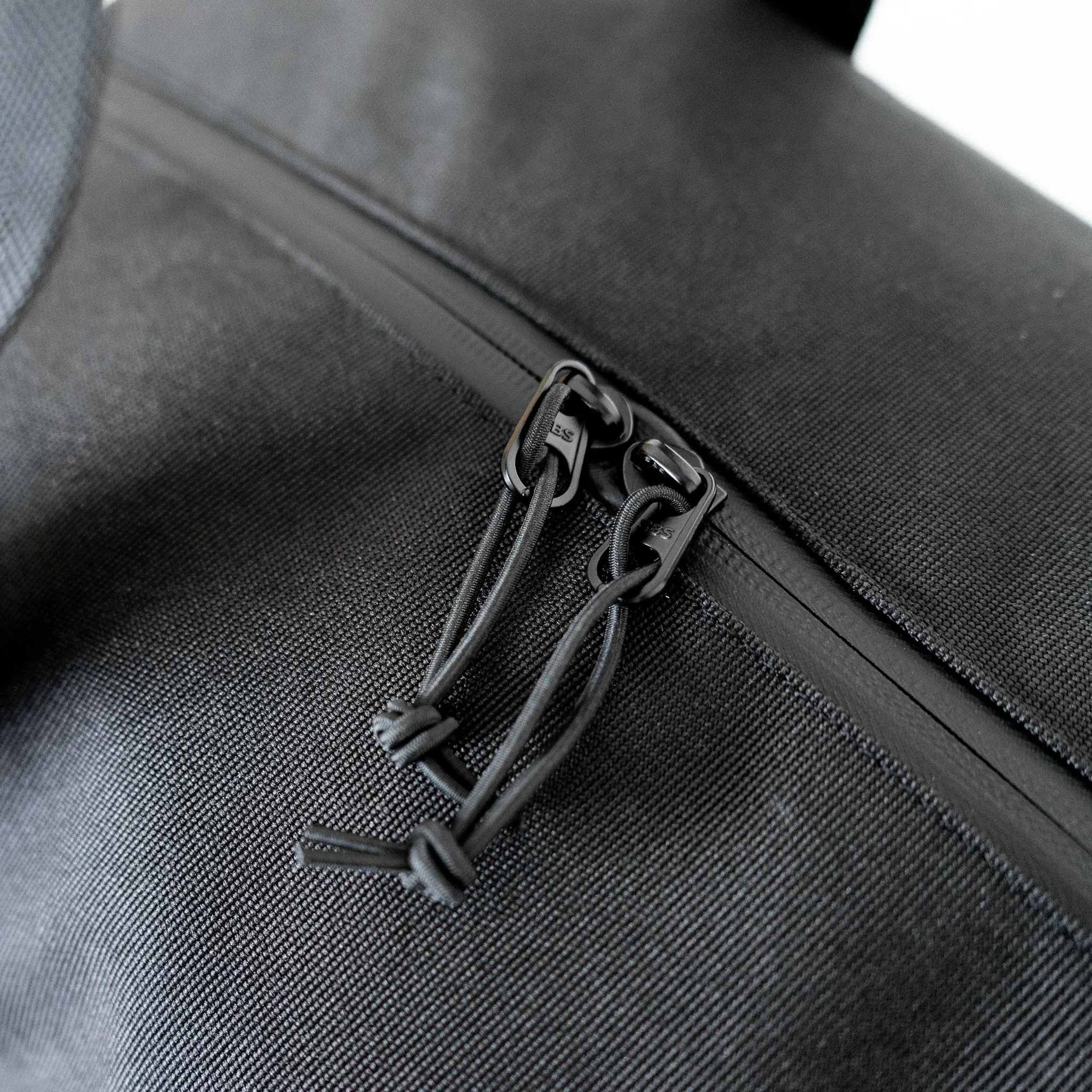 02-WEEKENDER | Black