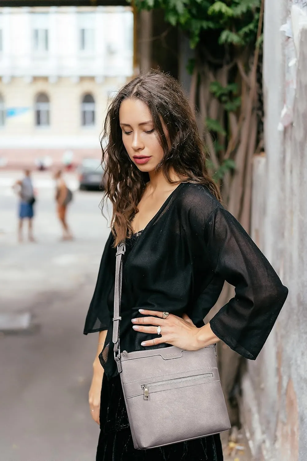 CHOLISS Large Crossbody Bags for Women, Medium Size Purses for Women with Vegan Leather
