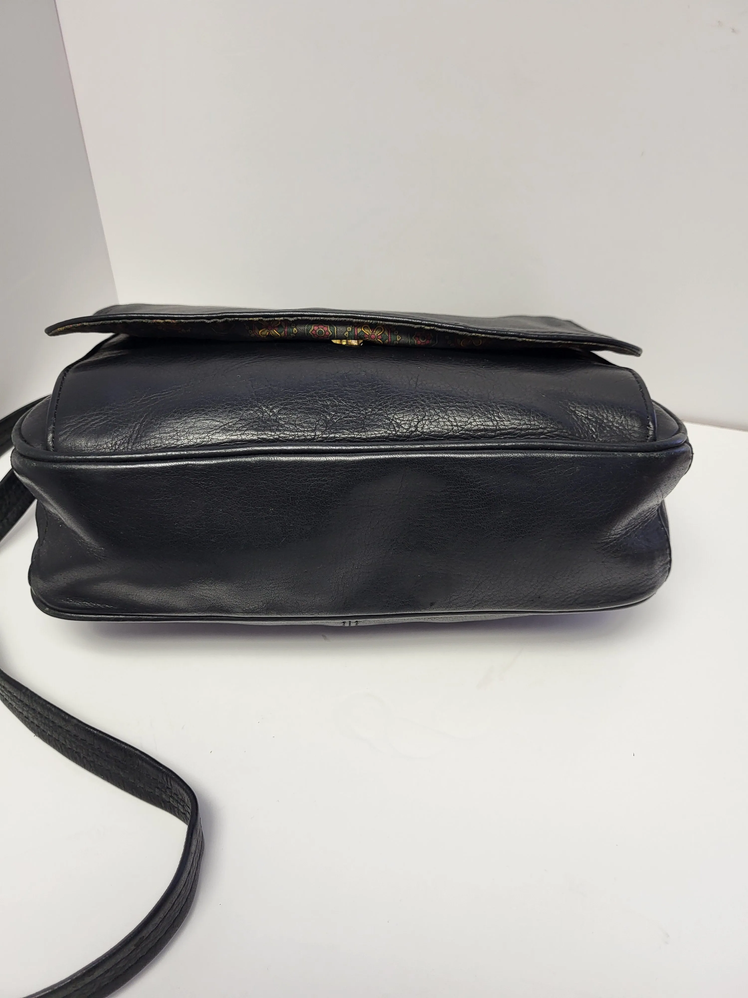 La Strada Black Leather Shoulder/Crossbody Bag