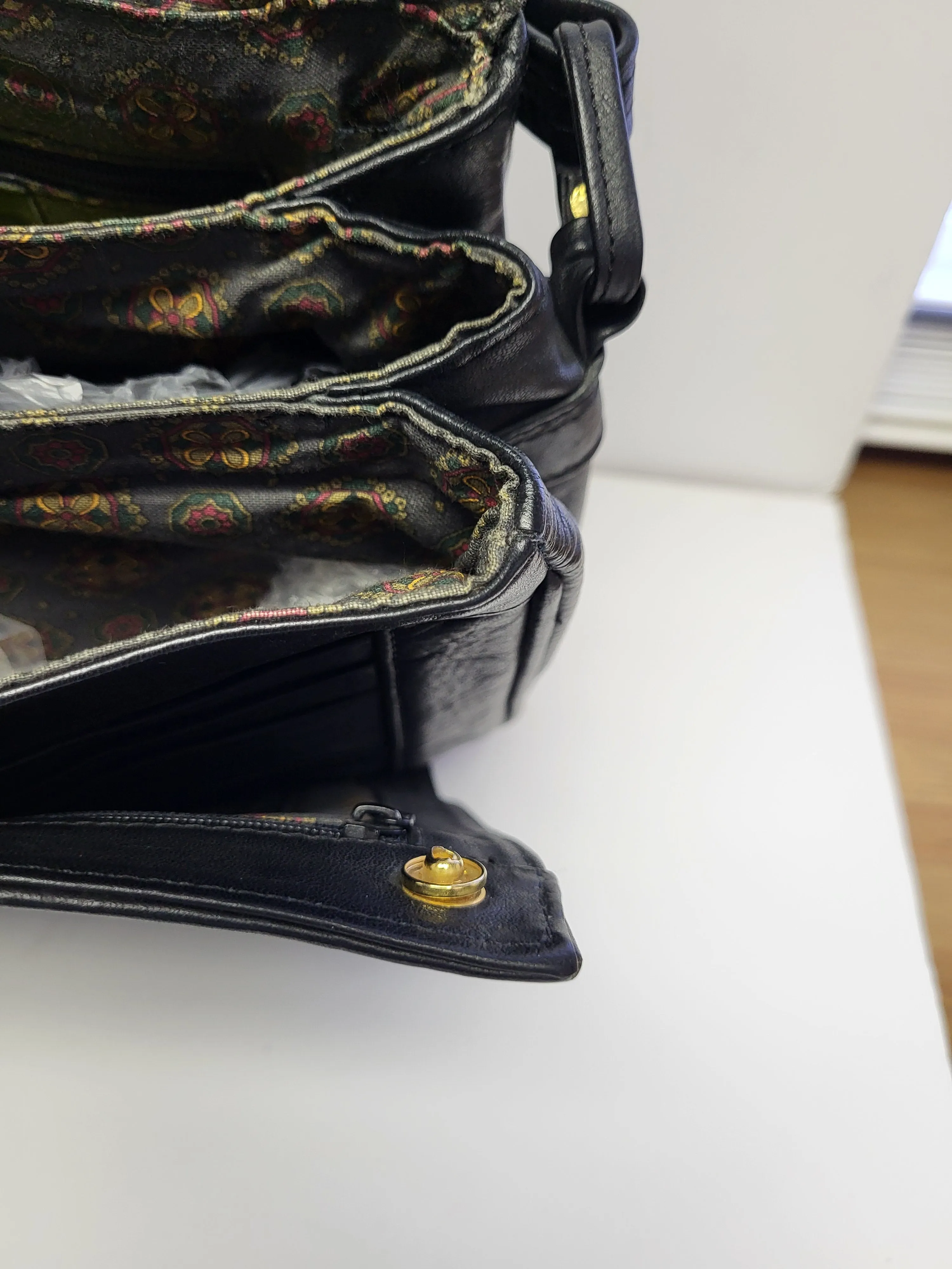 La Strada Black Leather Shoulder/Crossbody Bag