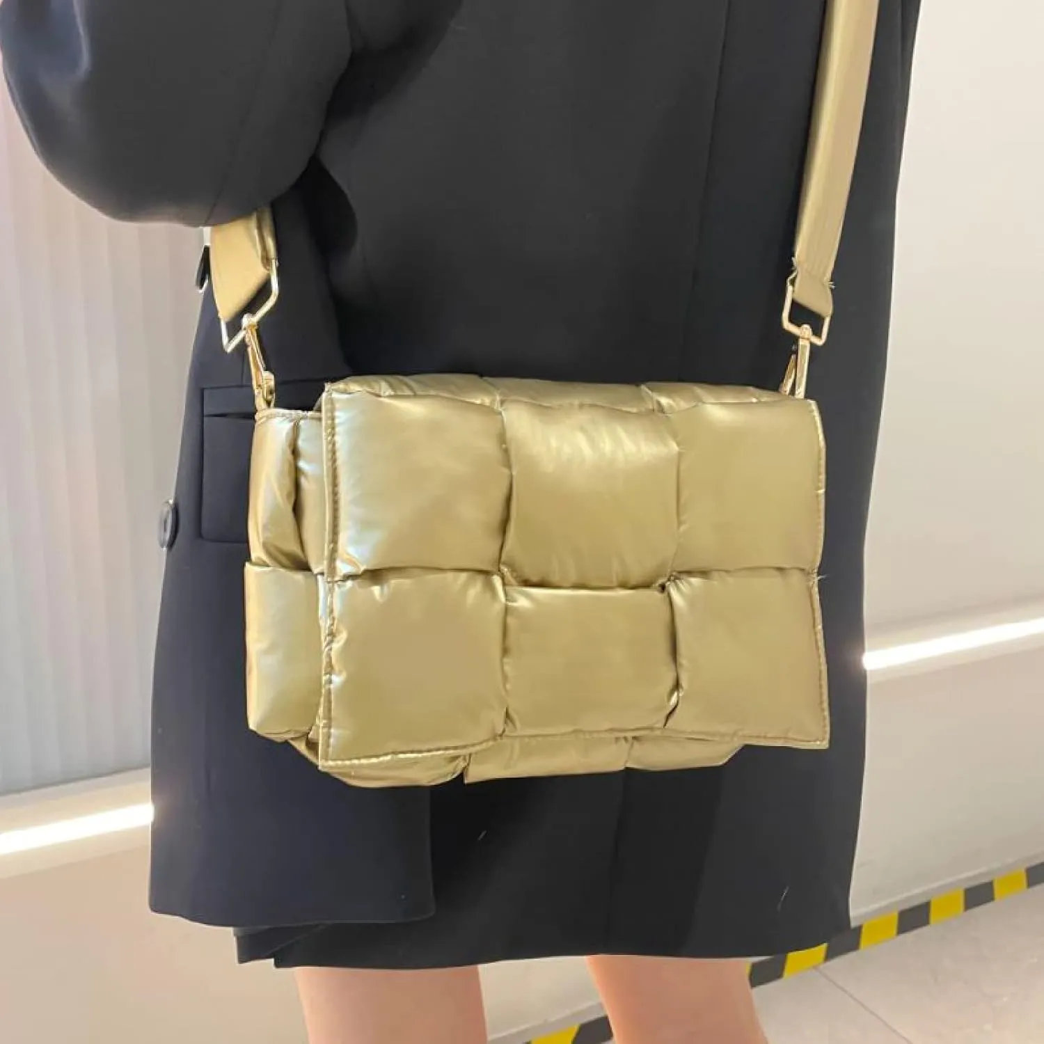 NAARIIAN Shoulder bags for women, Light-weight small puffer purses waterproof, hand-woven puffy bag crossbody handbag