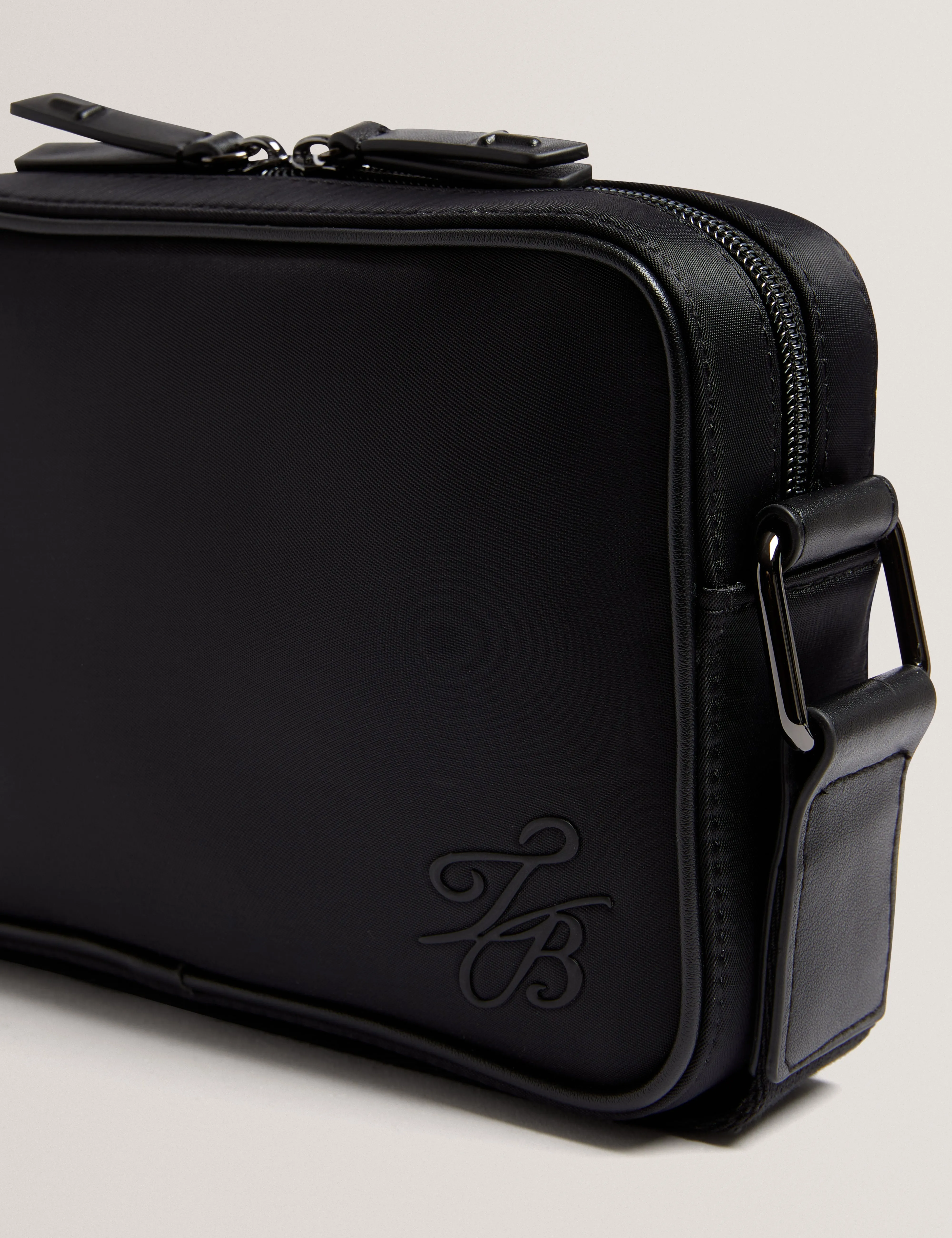 Nesbiit Nylon Tb Script Camera Crossbody Bag Black