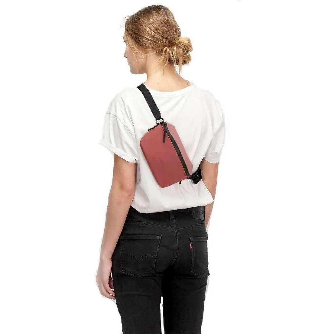 Ucon Acrobatics Lotus Jona Medium Crossbody Bag - Dark Rose/Hibiscus